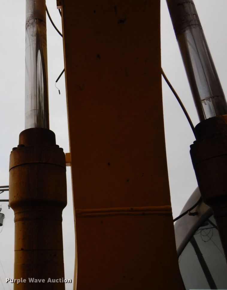 image for item MH9237 2001 Kobelco SK160LC  excavator