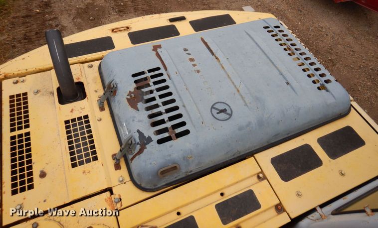 image for item MH9237 2001 Kobelco SK160LC  excavator