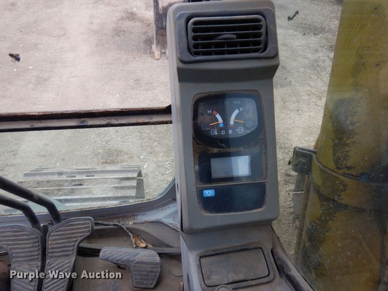 image for item MH9237 2001 Kobelco SK160LC  excavator