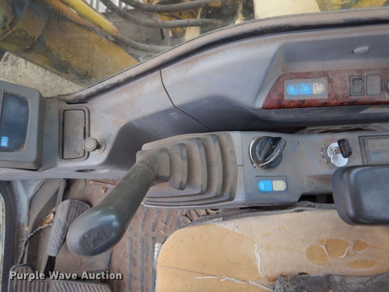 image for item MH9237 2001 Kobelco SK160LC  excavator