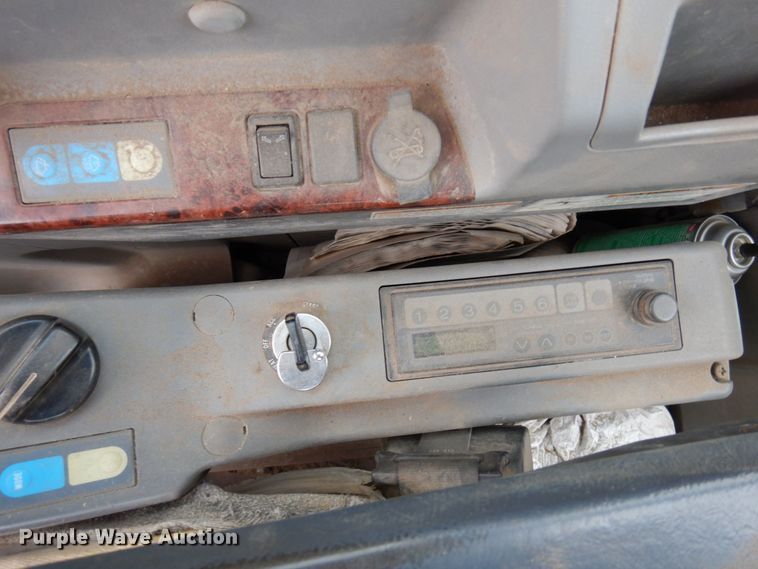 image for item MH9237 2001 Kobelco SK160LC  excavator