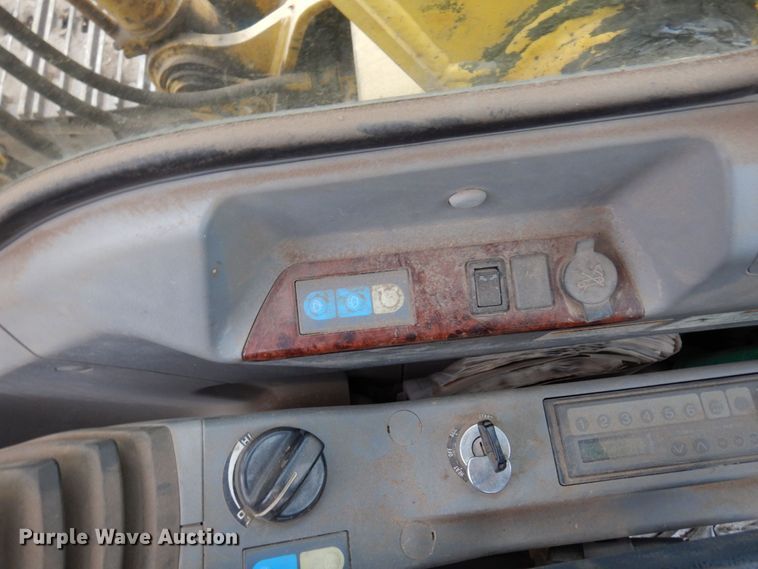 image for item MH9237 2001 Kobelco SK160LC  excavator