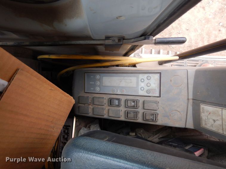 image for item MH9237 2001 Kobelco SK160LC  excavator