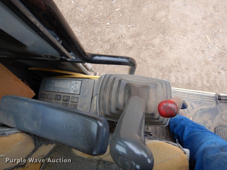 image for item MH9237 2001 Kobelco SK160LC  excavator