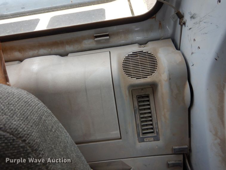 image for item MH9237 2001 Kobelco SK160LC  excavator