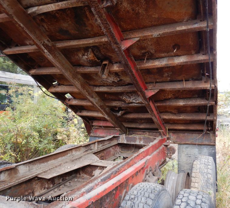 image for item MH9238 1976 White PT270  dump truck