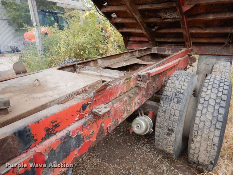 image for item MH9238 1976 White PT270  dump truck