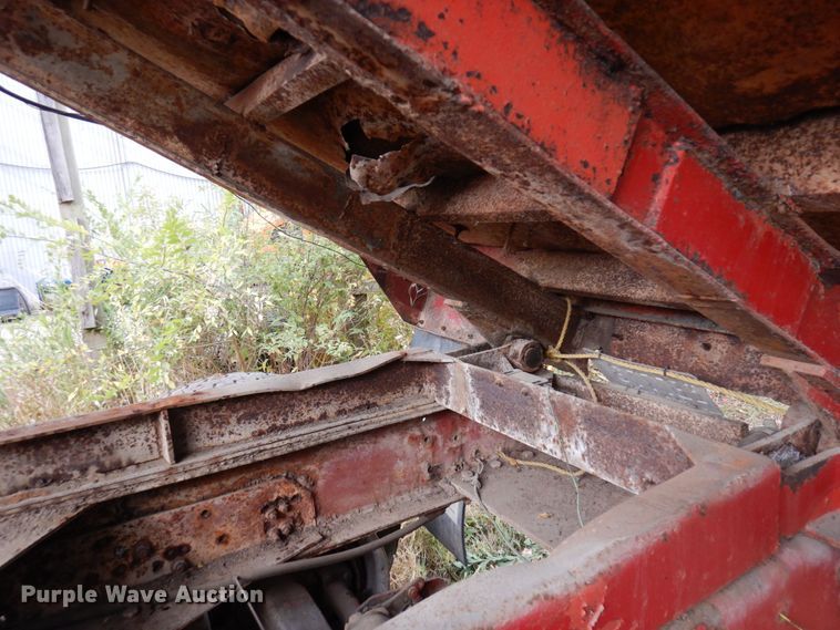 image for item MH9238 1976 White PT270  dump truck