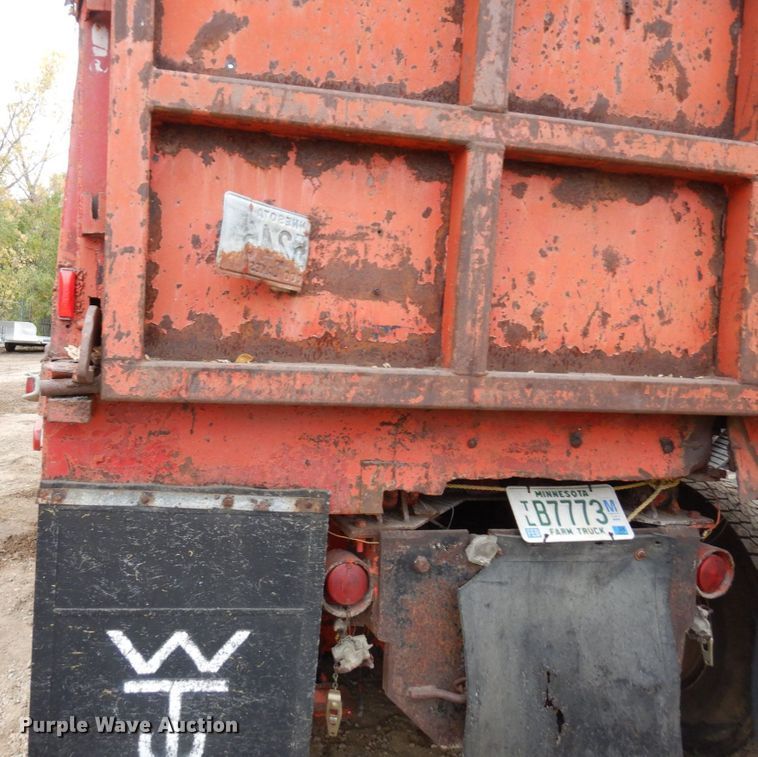 image for item MH9238 1976 White PT270  dump truck
