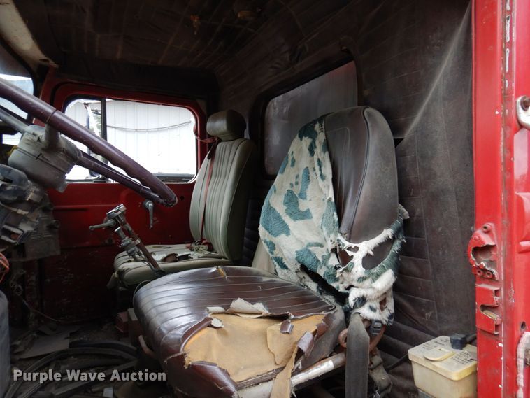 image for item MH9238 1976 White PT270  dump truck