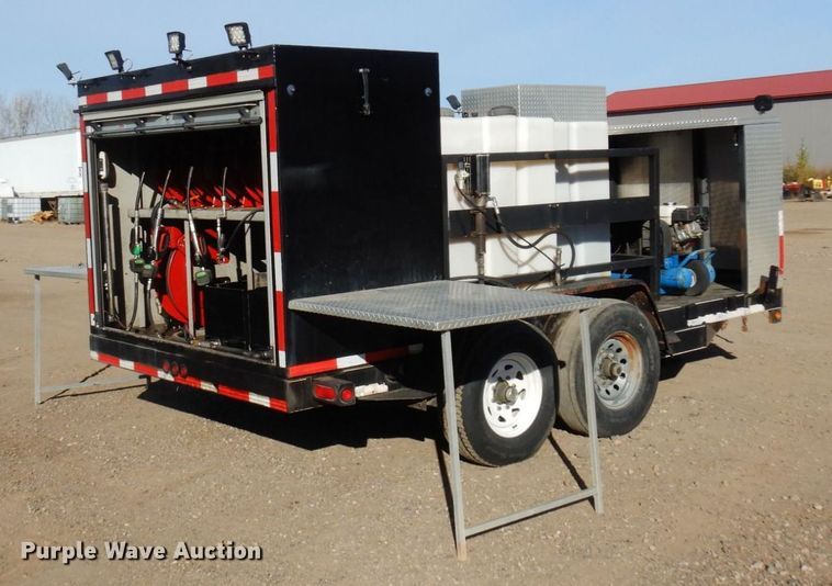 image for item MH9247 2012 Kaufman  lube trailer