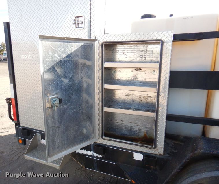 image for item MH9247 2012 Kaufman  lube trailer