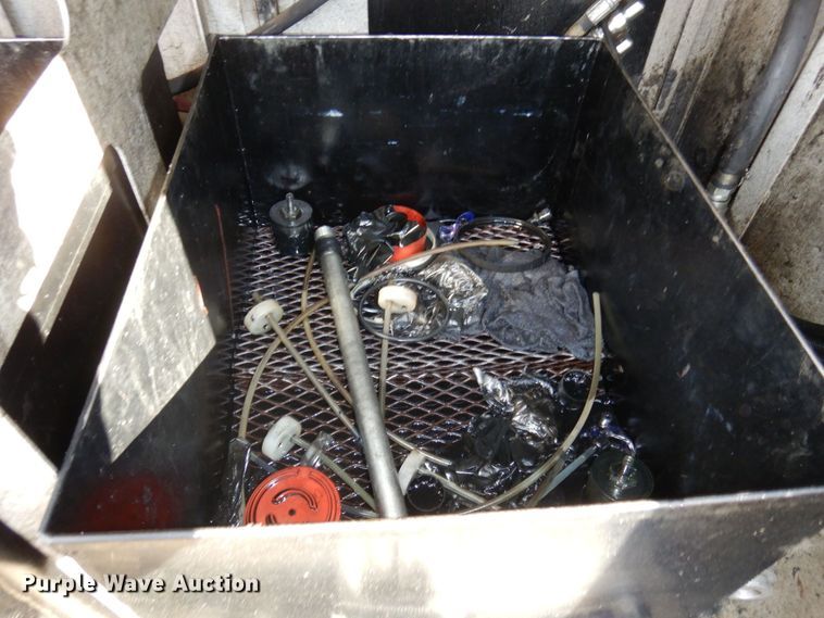 image for item MH9247 2012 Kaufman  lube trailer