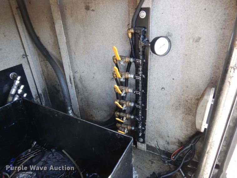 image for item MH9247 2012 Kaufman  lube trailer