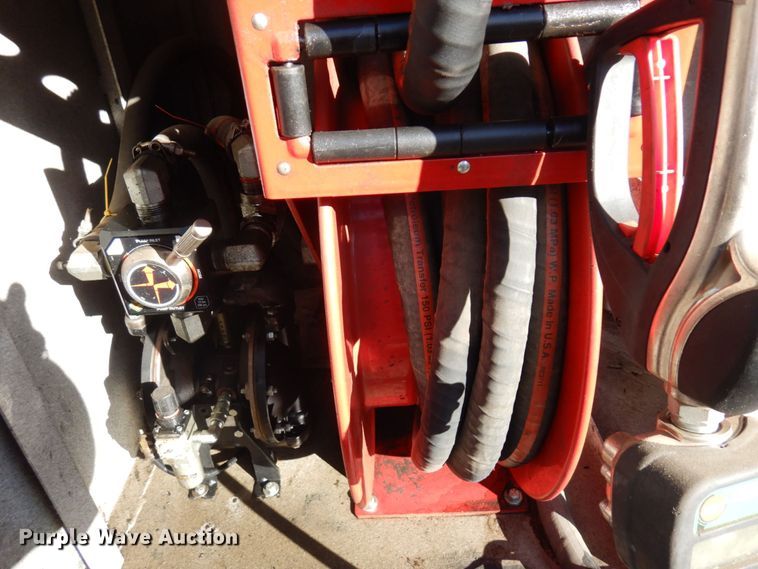 image for item MH9247 2012 Kaufman  lube trailer