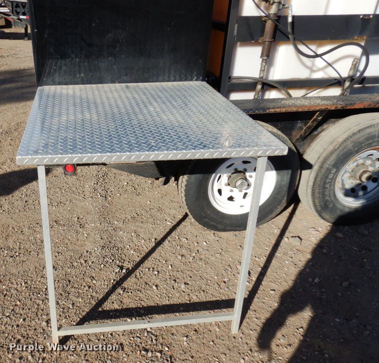 image for item MH9247 2012 Kaufman  lube trailer