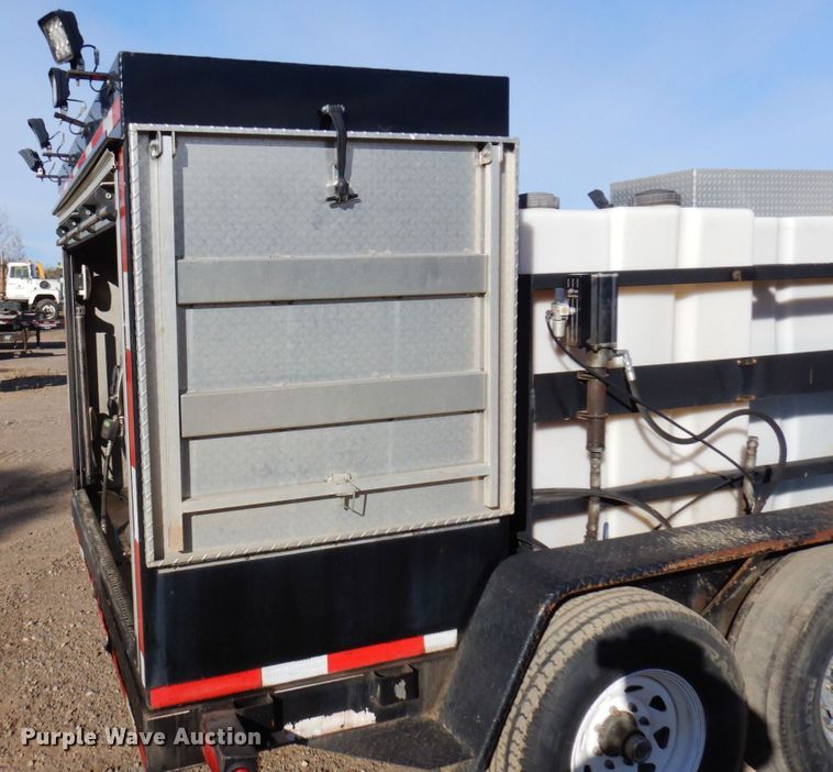 image for item MH9247 2012 Kaufman  lube trailer