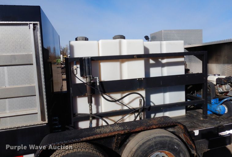 image for item MH9247 2012 Kaufman  lube trailer