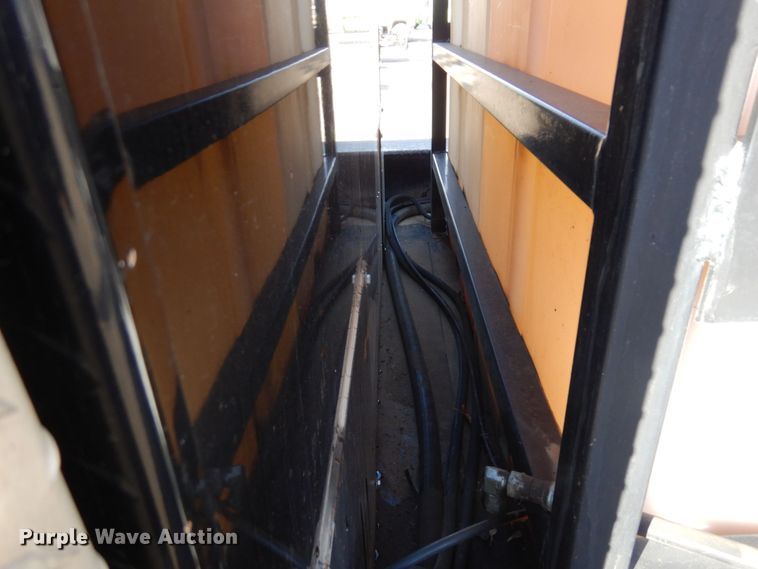 image for item MH9247 2012 Kaufman  lube trailer