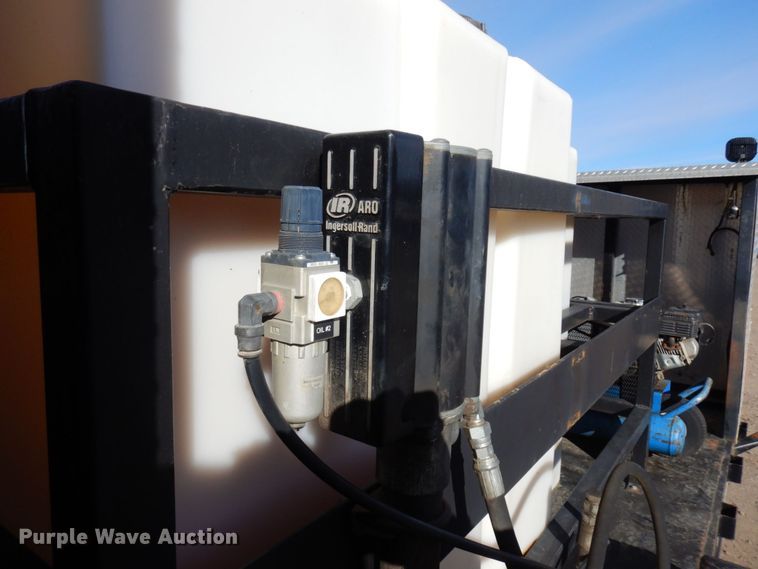 image for item MH9247 2012 Kaufman  lube trailer