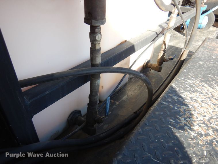 image for item MH9247 2012 Kaufman  lube trailer