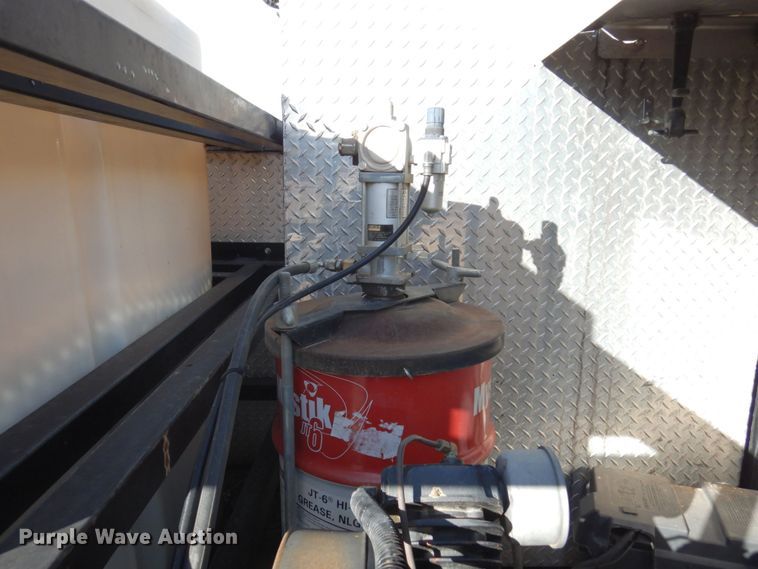 image for item MH9247 2012 Kaufman  lube trailer