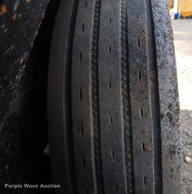 image for item MH9247 2012 Kaufman  lube trailer