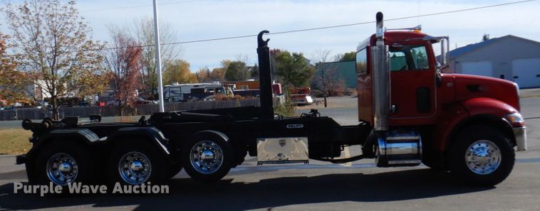 image for item MH9249 2006 Peterbilt 335  hook lift truck