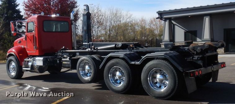 image for item MH9249 2006 Peterbilt 335  hook lift truck