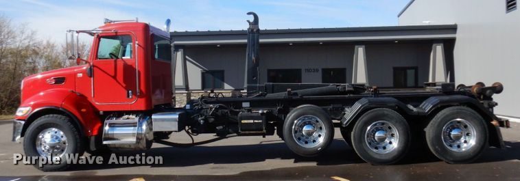 image for item MH9249 2006 Peterbilt 335  hook lift truck