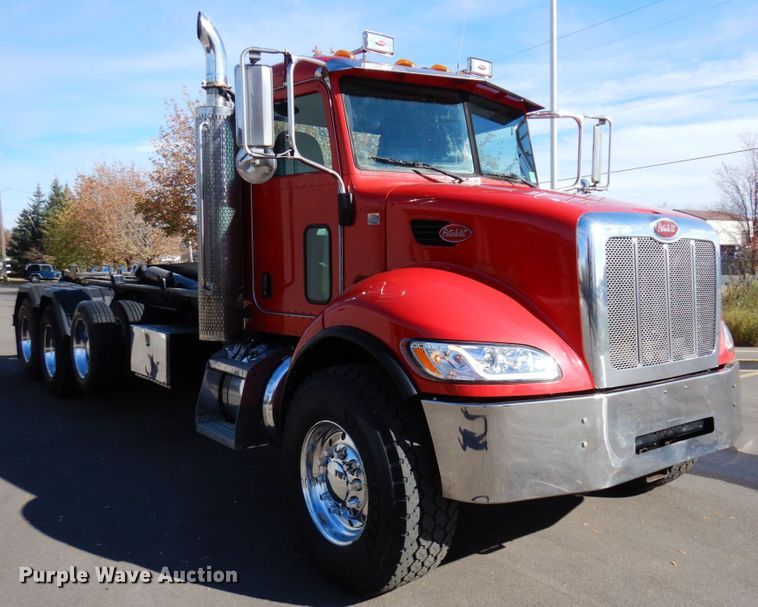 image for item MH9249 2006 Peterbilt 335  hook lift truck