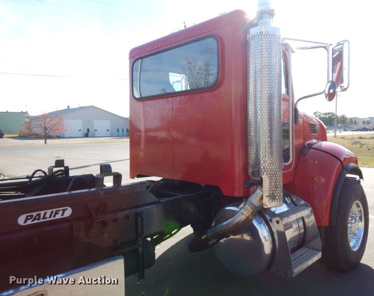 image for item MH9249 2006 Peterbilt 335  hook lift truck
