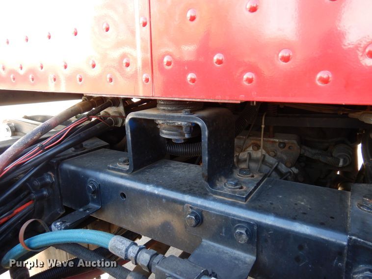 image for item MH9249 2006 Peterbilt 335  hook lift truck