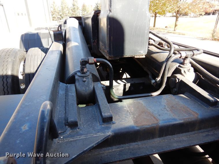 image for item MH9249 2006 Peterbilt 335  hook lift truck