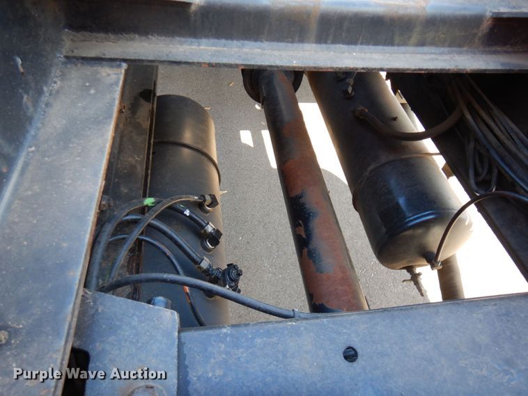 image for item MH9249 2006 Peterbilt 335  hook lift truck