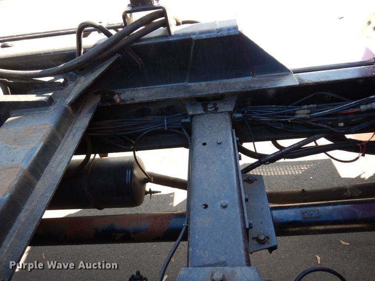 image for item MH9249 2006 Peterbilt 335  hook lift truck