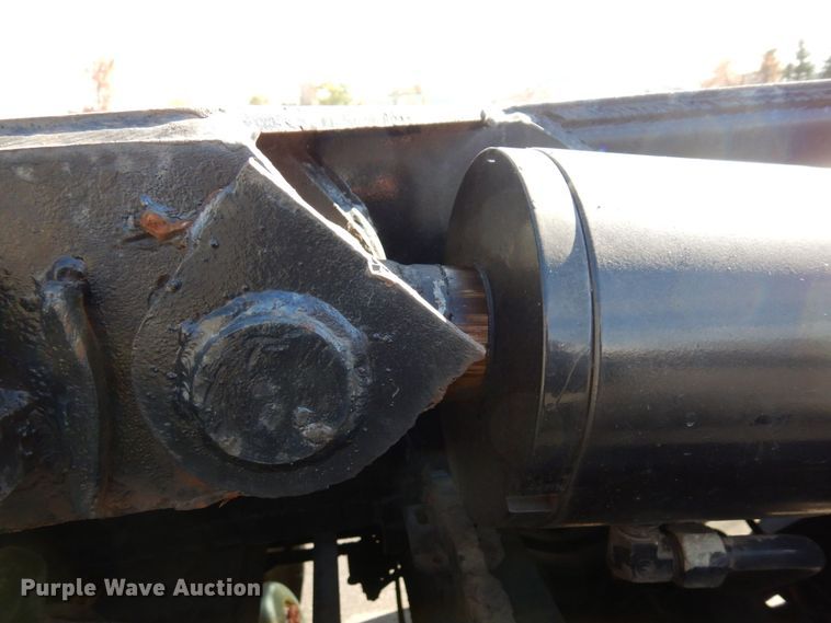 image for item MH9249 2006 Peterbilt 335  hook lift truck