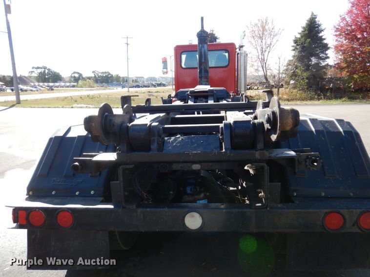 image for item MH9249 2006 Peterbilt 335  hook lift truck