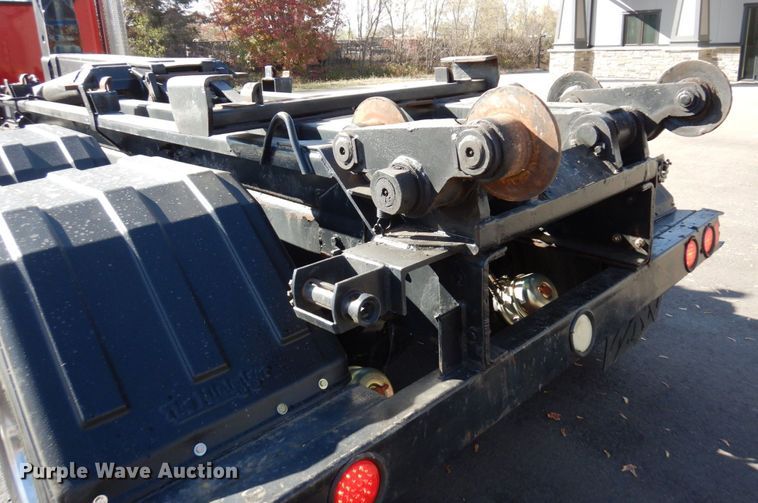 image for item MH9249 2006 Peterbilt 335  hook lift truck