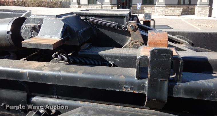 image for item MH9249 2006 Peterbilt 335  hook lift truck