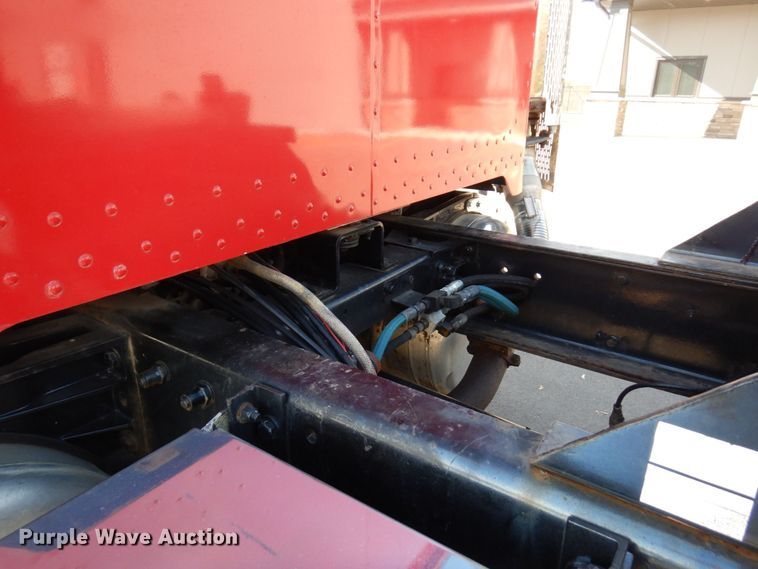 image for item MH9249 2006 Peterbilt 335  hook lift truck