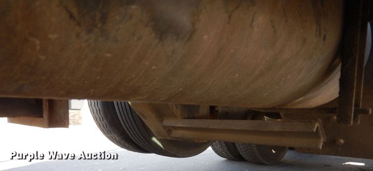 image for item MH9249 2006 Peterbilt 335  hook lift truck