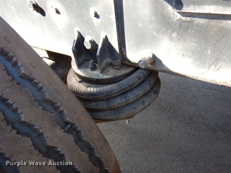 image for item MH9249 2006 Peterbilt 335  hook lift truck