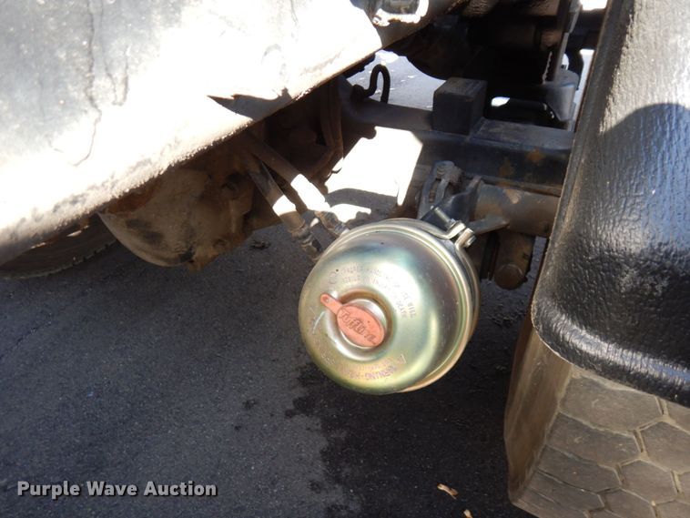 image for item MH9249 2006 Peterbilt 335  hook lift truck