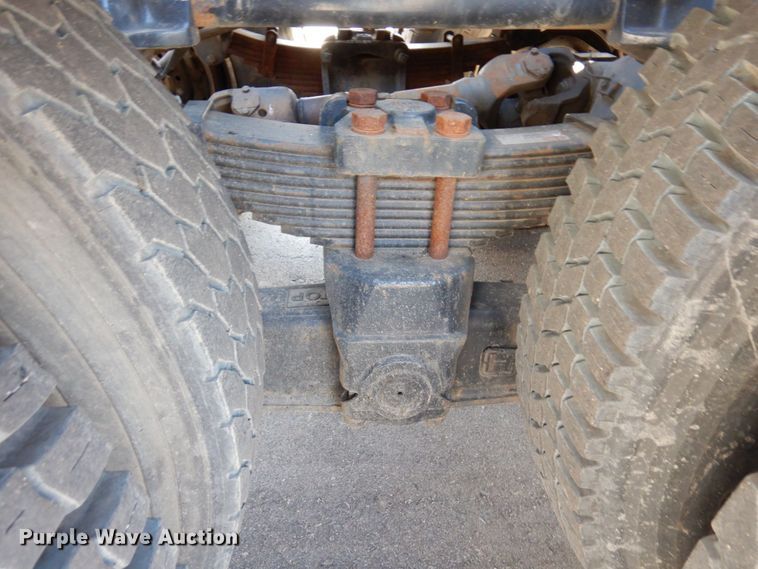 image for item MH9249 2006 Peterbilt 335  hook lift truck