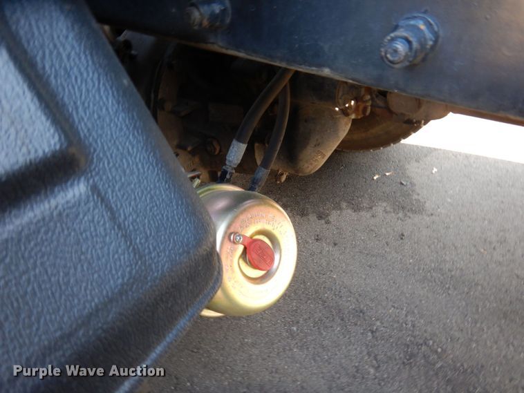 image for item MH9249 2006 Peterbilt 335  hook lift truck