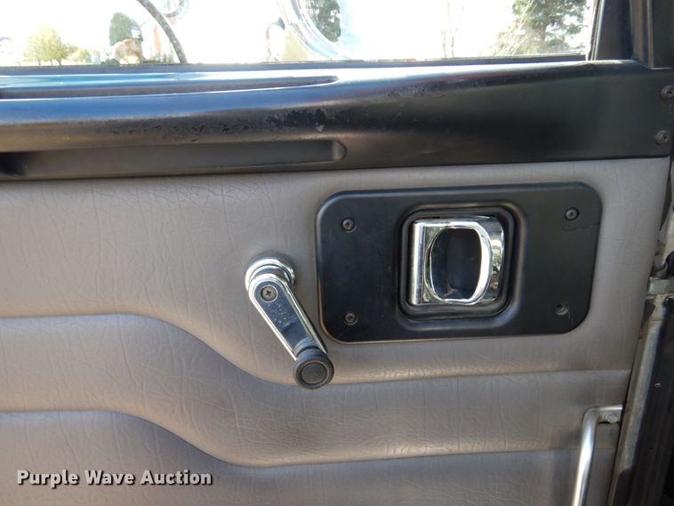 image for item MH9249 2006 Peterbilt 335  hook lift truck