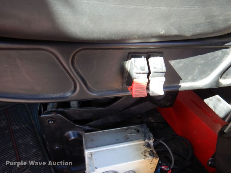 image for item MH9249 2006 Peterbilt 335  hook lift truck