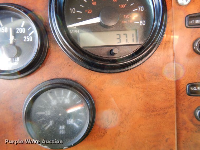 image for item MH9249 2006 Peterbilt 335  hook lift truck