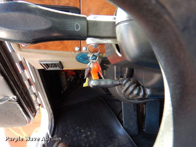 image for item MH9249 2006 Peterbilt 335  hook lift truck